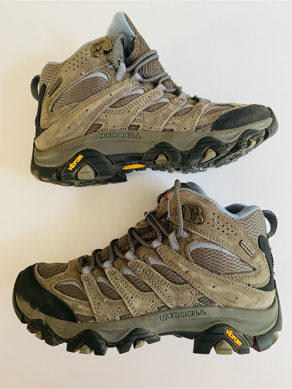 Merrell Women's Moab 3 Mid WP Boots J500162Z Hiking Gorpcore Outdoor Sz 6.5